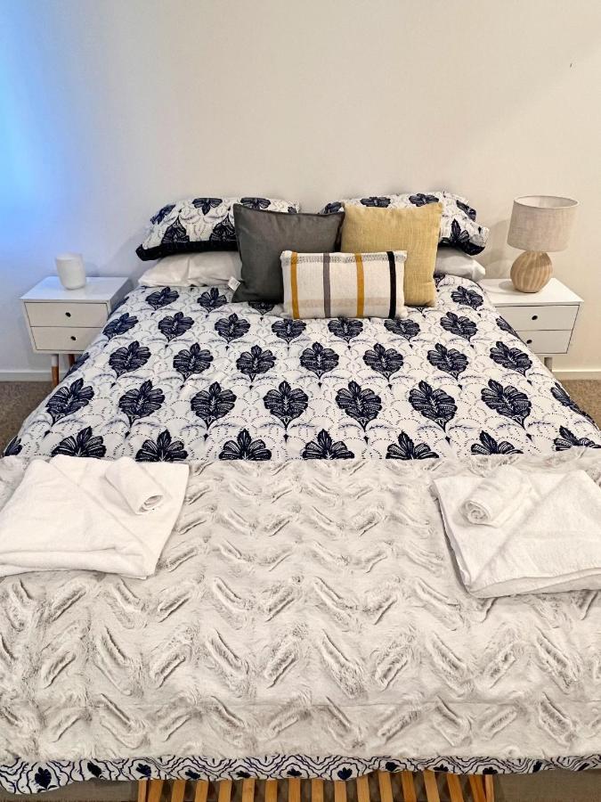 Phillip Industrial Yet Modern, 1Bd 1Bth Apt - Woden מראה חיצוני תמונה