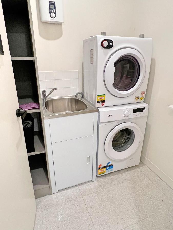 Phillip Industrial Yet Modern, 1Bd 1Bth Apt - Woden מראה חיצוני תמונה